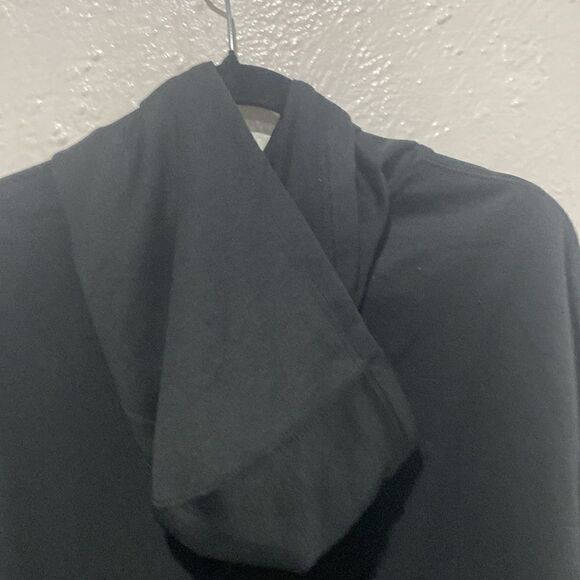 FILA logo hoodie in navy. Men’s S. 55/45 cotton/poly. Like new condition. Sharp! - Picture 8 of 8